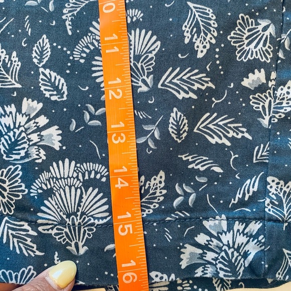 Jachs Girlfriends Blue Floral Patterned Shorts - Picture 6 of 6